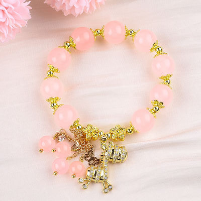 Chiếc vòng đeo tay màu hồng 12mm có nét ngọc quý màu hồng với sự quyến rũ của hươu
