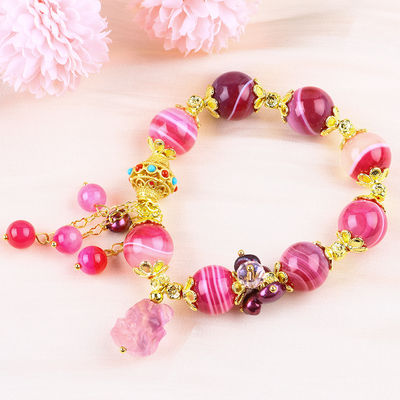 Chiếc vòng tay đá Agate màu hồng 14mm với hình chạm khắc cáo chín đuôi màu tím