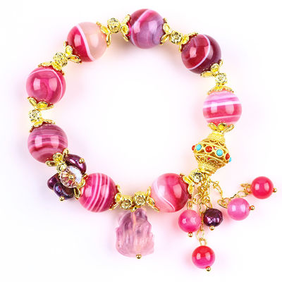 Chiếc vòng tay đá Agate màu hồng 14mm với hình chạm khắc cáo chín đuôi màu tím
