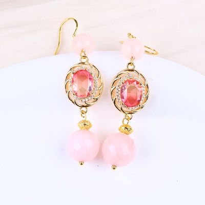 Nhiều mặt tinh thể tự nhiên hoa hồng thạch anh hình tròn hạt với hình hình hình bầu dục màu hồng