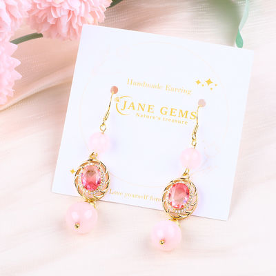 Nhiều mặt tinh thể tự nhiên hoa hồng thạch anh hình tròn hạt với hình hình hình bầu dục màu hồng