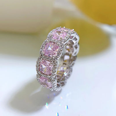 Chiếc nhẫn cưới và đính hôn bằng đá quý màu vàng sang trọng cho bữa tiệc