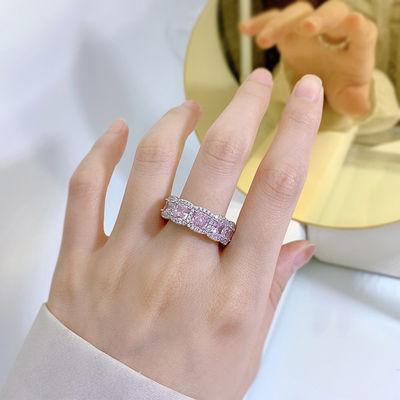 Chiếc nhẫn cưới và đính hôn bằng đá quý màu vàng sang trọng cho bữa tiệc