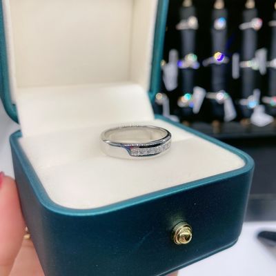 Nhẫn đính hôn kim cương 18k vàng Moissanite